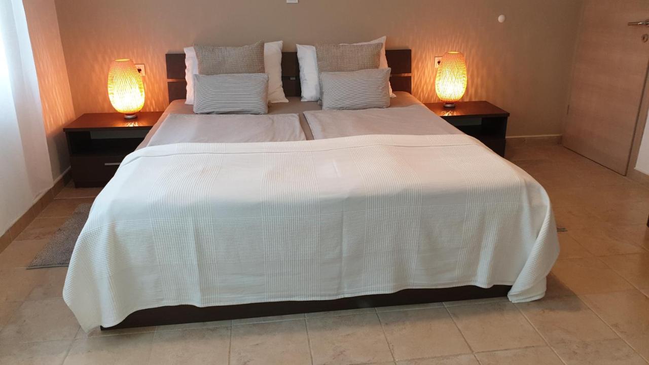 Apartments Suha Punta - Villa Babalonija Kampor ภายนอก รูปภาพ