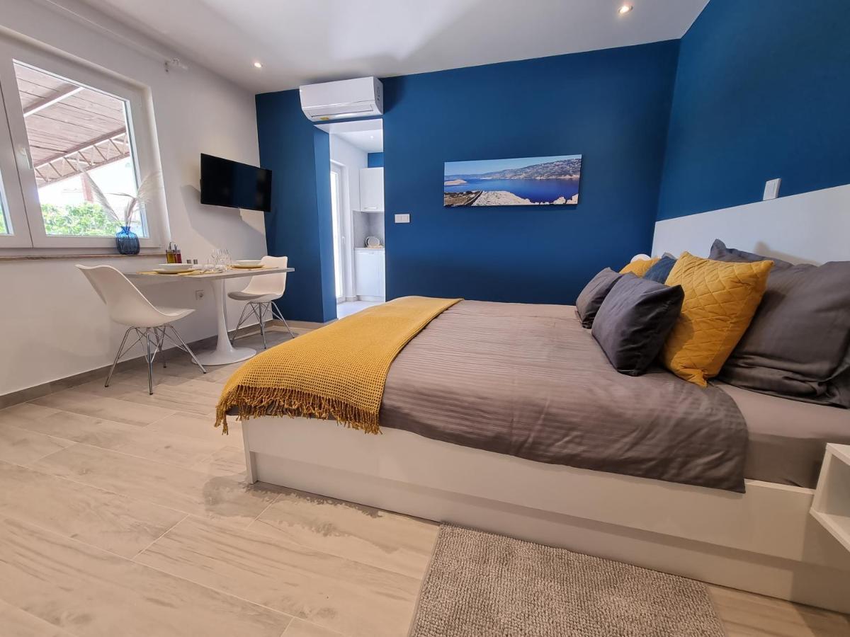 Apartments Suha Punta - Villa Babalonija Kampor ภายนอก รูปภาพ