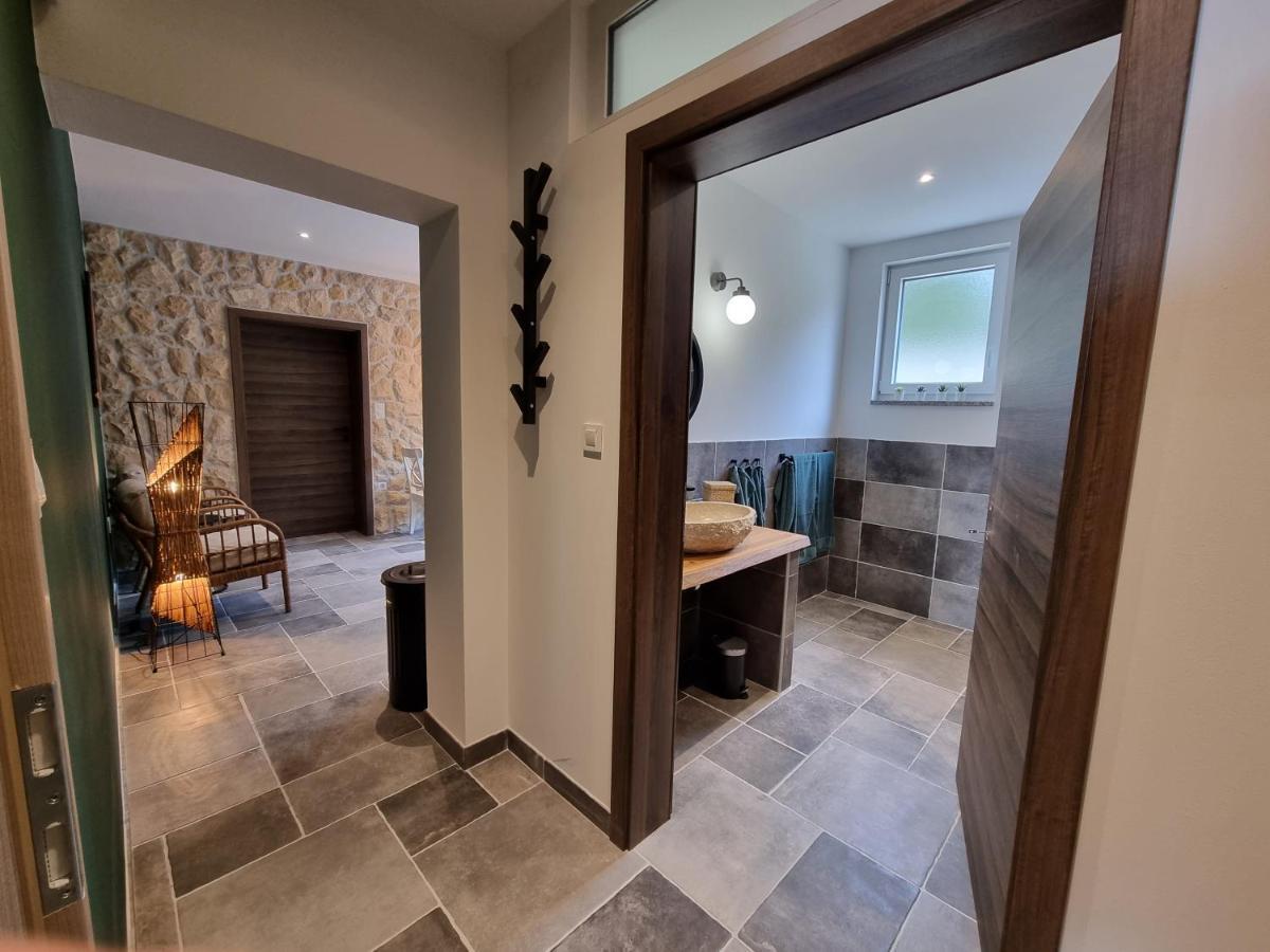 Apartments Suha Punta - Villa Babalonija Kampor ภายนอก รูปภาพ