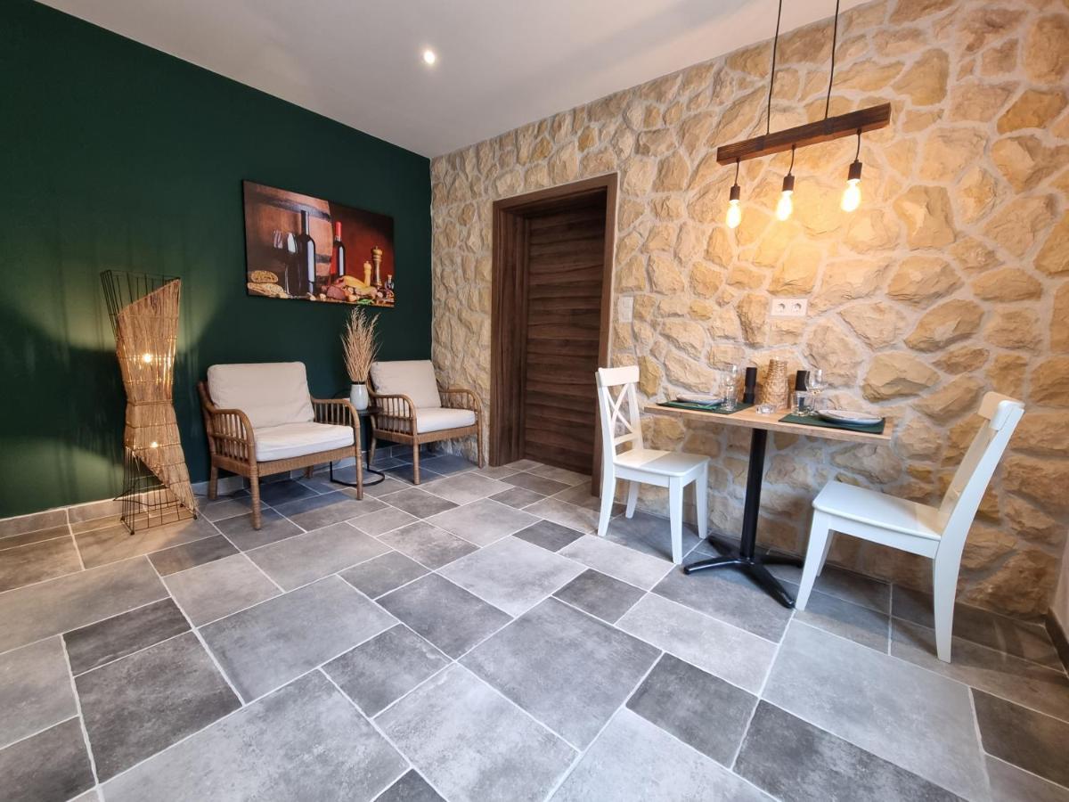 Apartments Suha Punta - Villa Babalonija Kampor ภายนอก รูปภาพ