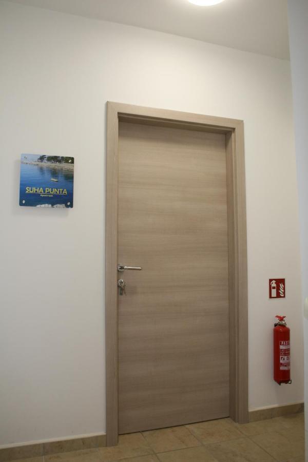 Apartments Suha Punta - Villa Babalonija Kampor ภายนอก รูปภาพ