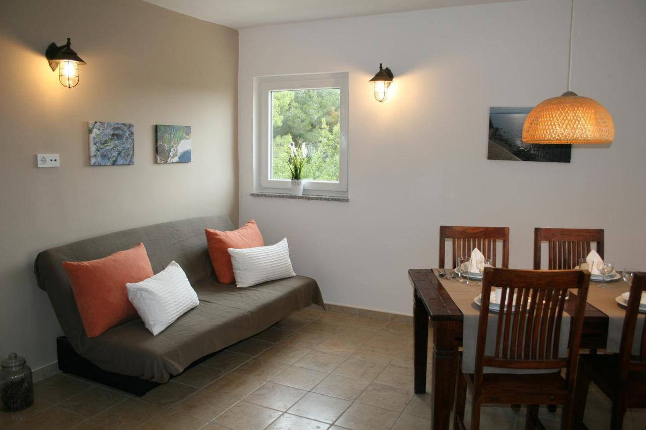 Apartments Suha Punta - Villa Babalonija Kampor ภายนอก รูปภาพ