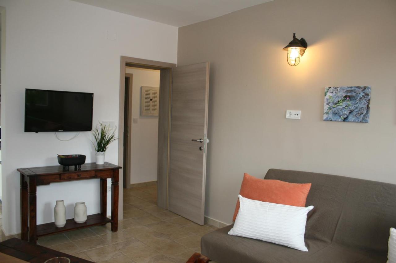 Apartments Suha Punta - Villa Babalonija Kampor ภายนอก รูปภาพ